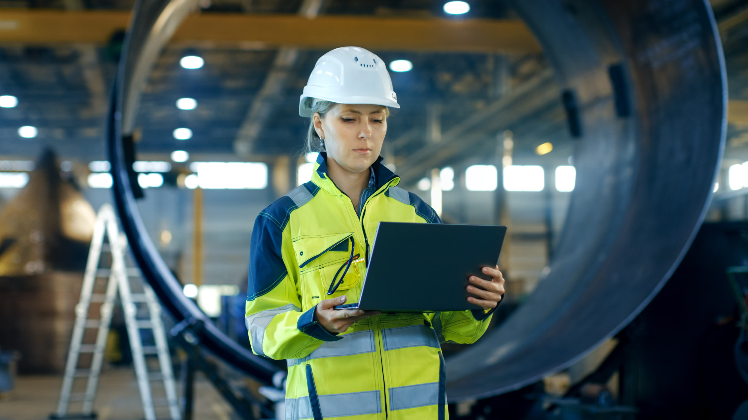 Female,Industrial,Engineer,In,The,Hard,Hat,Uses,Laptop,Computer